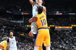 pg中国官网-湖人大胜掘金，詹姆斯砍下三双