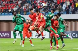 PG电子试玩-足球比赛中，中国队员展现出色技术