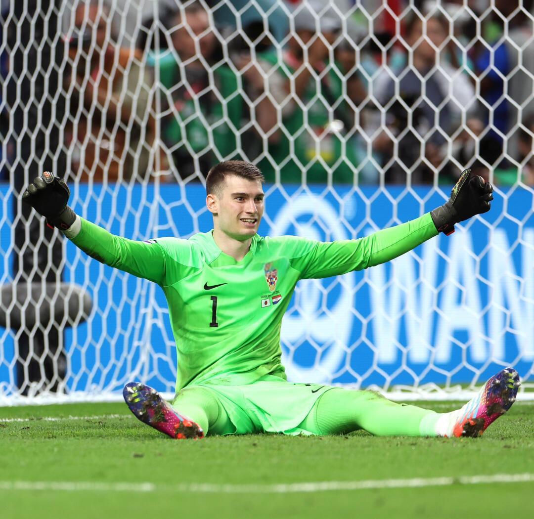 克罗地亚中场球员制造威胁进攻 克罗地亚中场球员制造威胁进攻