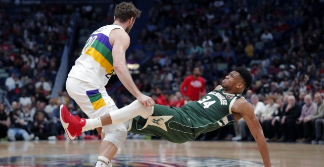 雄鹿B队碾压鹈鹕,拉塞尔高光表现 雄鹿B队碾压鹈鹕,拉塞尔高光表现