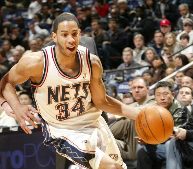 小牛主场战胜马刺壮腰 小牛主场战胜马刺壮腰