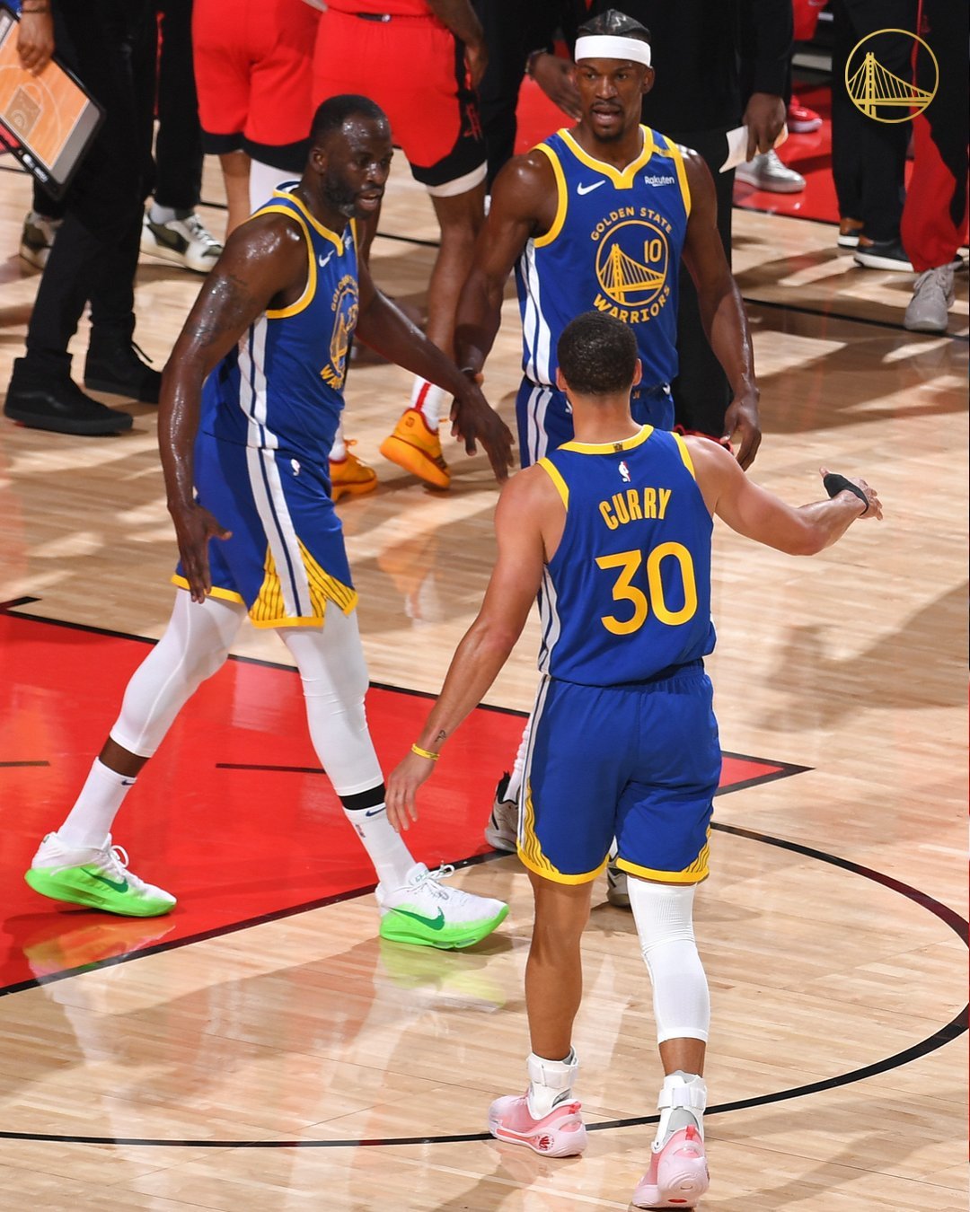 勇士力克篮网，库里再砍35+