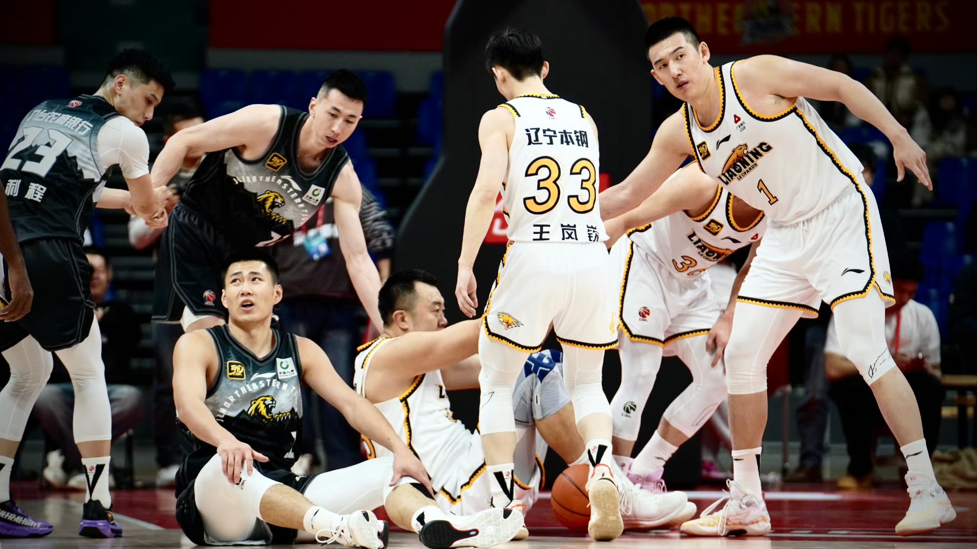 辽宁男篮上演惊天逆转战胜对手